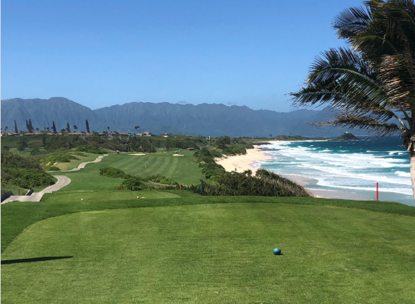 Oceanfront fairway at Kāneʻohe Klipper Golf Course with the Koʻolau mountains beyond